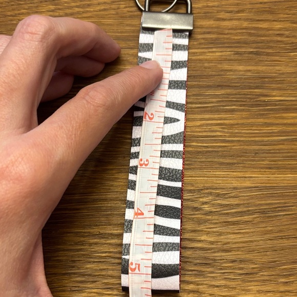 Zebra Pattern Key Holder - Picture 3 of 4